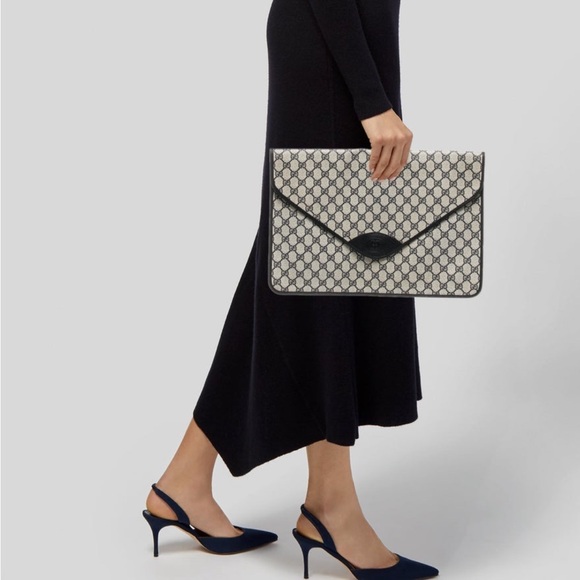 Gucci Beige and Black Monogram Envelope Clutch - Picture 2 of 5